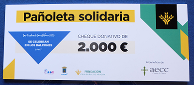 Cheque pañoletas Asociación Española contra el cácer