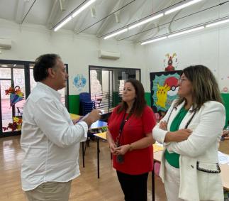 El Alcalde visita los Talleres de Verano de la Ludoteca