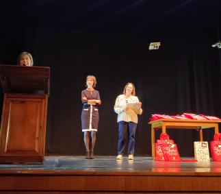  Los ganadores del Concurso de Postales Navideñas recogen sus premios 