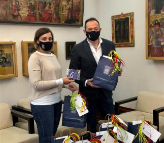 El Ayuntamiento entrega mascarillas a los profesores de los centros de Tarazona