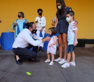 Imposición de pañuelo de fiestas a niños nacidos en el 2019 y 2020 en Tarazona