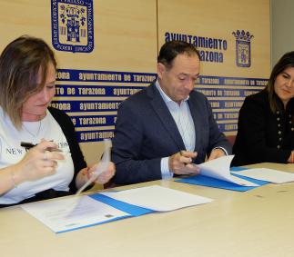 El Ayuntamiento renueva el convenio de colaboración con APATA